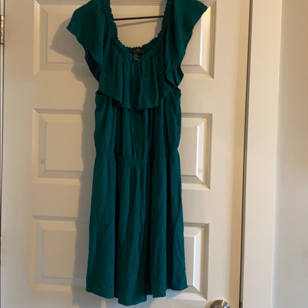 💋3 for $16💋 Emerald Green Off the Shoulder Dress